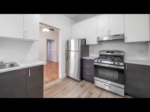 A Lakeview East 1-bedroom #22 in a pet-friendly vintage courtyard