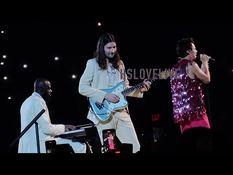 Harry Styles - FALLING with Two Ghosts Intro - Love On Tour 2021 - Las Vegas