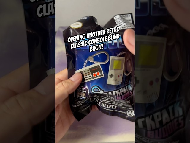 Vídeo relacionado con LolaPix Llavero Game Boy. Regalo original para frikis. Llaveros personalizados. Imagen por las 2 caras. Forma rectangular. Varios modelos. Consola Retro