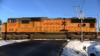 preview picture of video 'Union Pacific Freight Train - Elm Road'