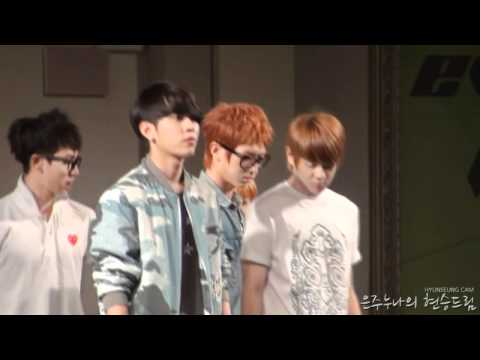 [FANCAM] 110603 Hyunseung's clueless? @ Yongsan Fansign #15