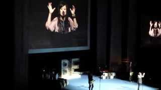 Kari Jobe Opening song at Women of Faith