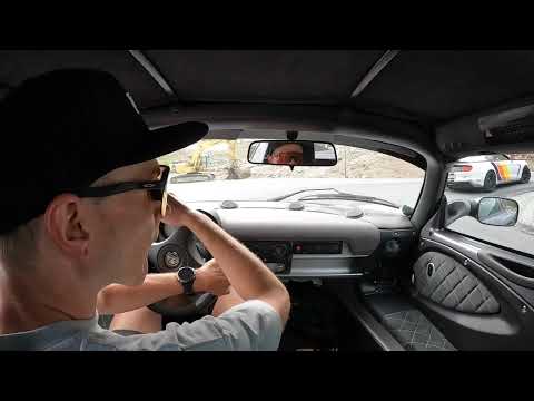 Lotus Elise vs Ford Mustang Shelby GT350