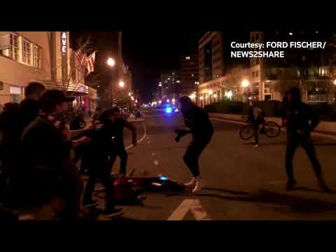土曜日の親トランプ集会後に暴力が勃発 (Violence erupts after Saturday's pro-Trump rally)