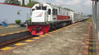 preview picture of video '[Video Lawas] KA Bogowonto masuk Stasiun Purwokerto'