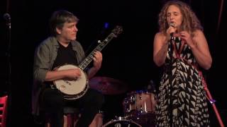 Bela Fleck & Abigail Washburn ‘His Eye is on the Sparrow’