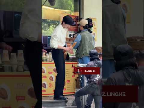 장링허는 진짜 하드캐리급 잘생김! 그의 비주얼에 완전 빠져버렸어 - 張凌赫真的帥得太犯規了！完全被他的顏值圈粉 #zhanglinghe #张凌赫