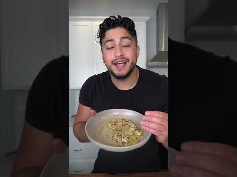 10-Minute Chili Garlic Noodles With a Hot Oil Pour That Changes Everything
