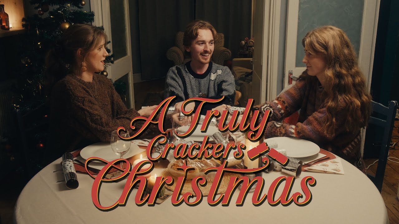 Miniature de la vidéo [Short Film] A Truly Crackers Christmas 🎄 du film A Truly Crackers Christmas