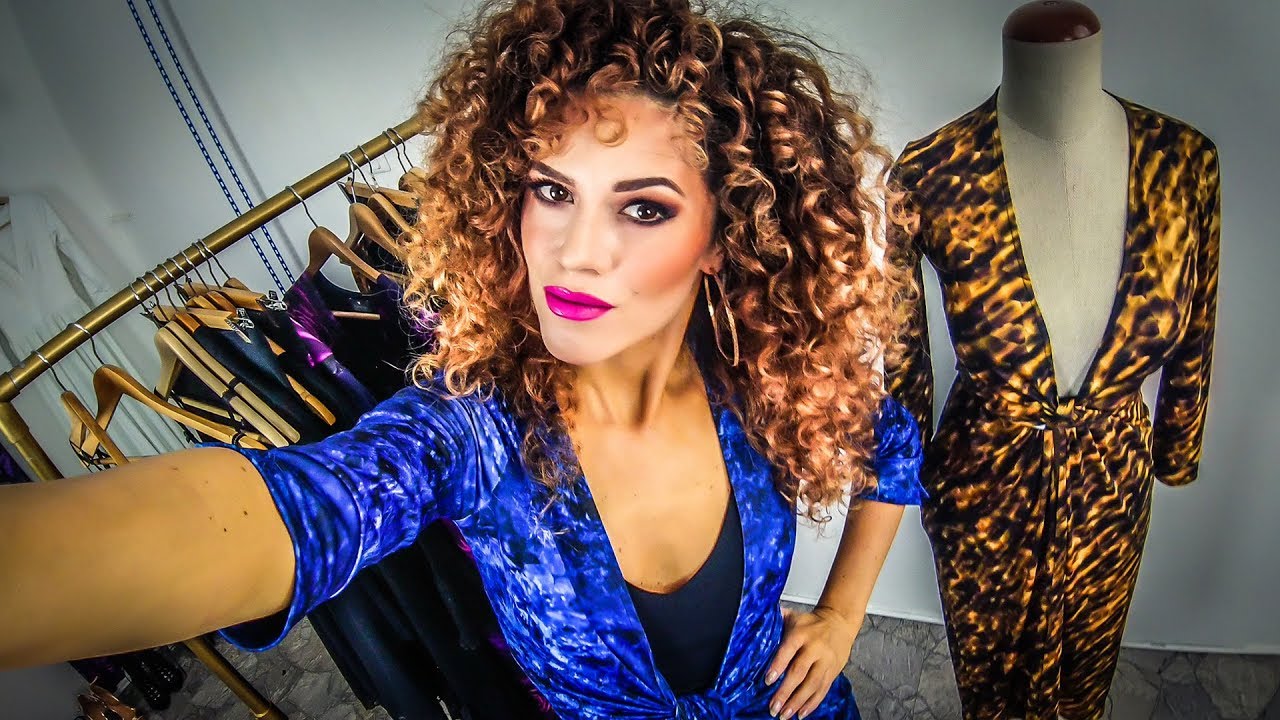 Jak nosić sukienki z głębokim dekoltem i sukienki mini