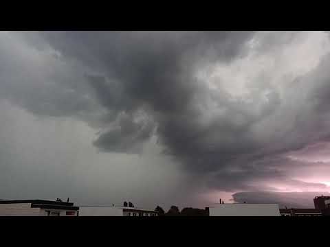 Flinke portie regen en onweer boven Haarlem 🇳🇱