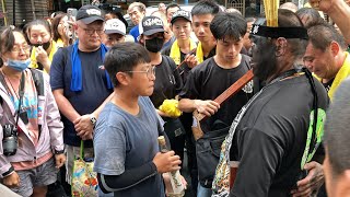 信眾送酒三公忘了拿🤣 #普渡三公 屏東行善太安府進香回駕遶境