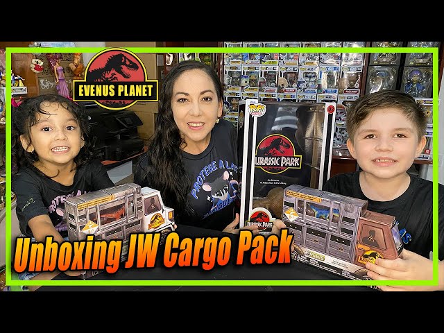 Vídeo relacionado con Mattel Jurassic World Dominion Chaotic Cargo Paquete de 5 mini figuras, 1 humano y 4 juguetes de dinosaurio en paquete temático de camión de carga