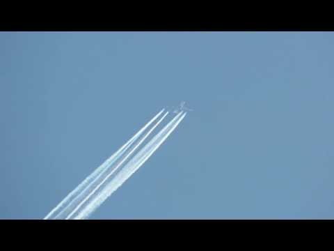 Airbus A380 vortices and contrails - asymmetric evolution