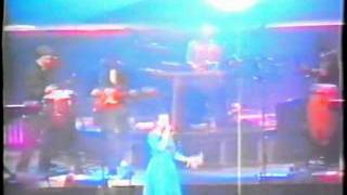 Kelly Family - Kiss You (Barby &amp; Maite) [Kassel 04.12.1999]
