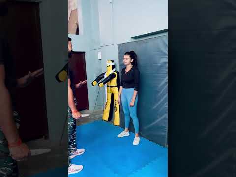 Self defence for girls #selfdefense #girlpower #shorts