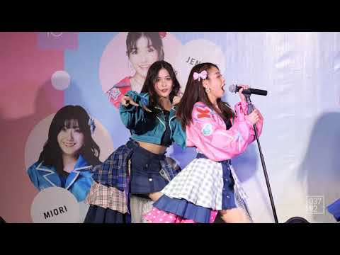 200829 BNK48 Niky - Heavy Rotation @ Road Show Chaing Mai [Fancam 4K60p]