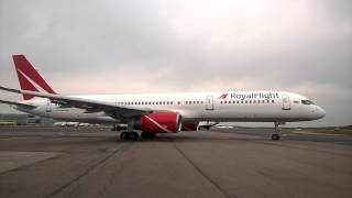 preview picture of video 'Boeing 737-500 Transaero и 757-200 RoyalFlight на рулёжке в Домодедово'