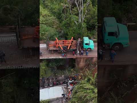 Caminhão despenca de ponte entre Ribeirão Bonito e Trabiju