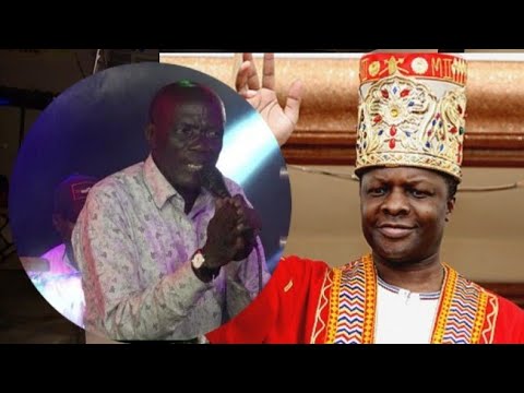 Chief Abdul Kabugo ng'ayimbira Ssaabasajja Kabaka e Nakivubo