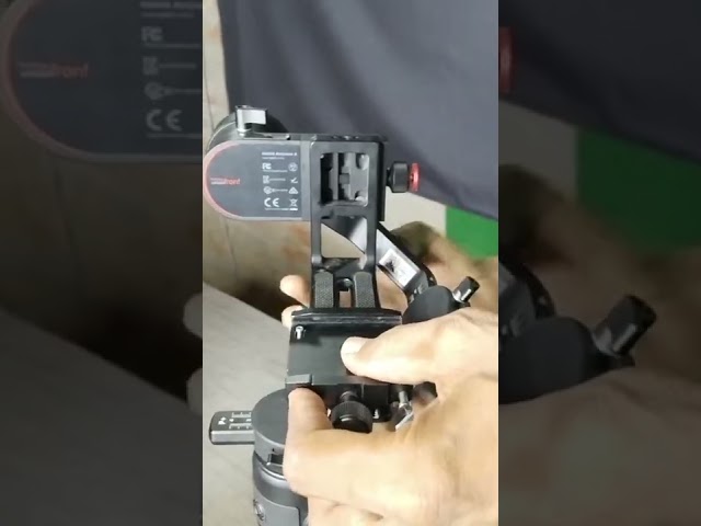 Vídeo relacionado con Moza Aircross 3 - Estabilizador de cardán Plegable electrónico de 3 Ejes para cámaras sin Espejo (Carga útil máxima (3,2 kg/7 Libras), Color Negro -Apto para Canon, Sony, Nikon y más cámaras