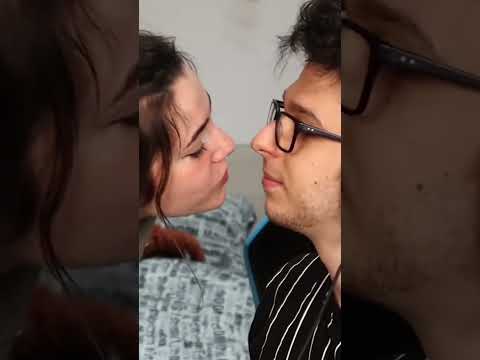 IL PRIMO BACIO DI KENDAL E CARLY #shorts