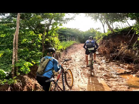 TRILHA DE BIKE COM CHUVA E LAMA