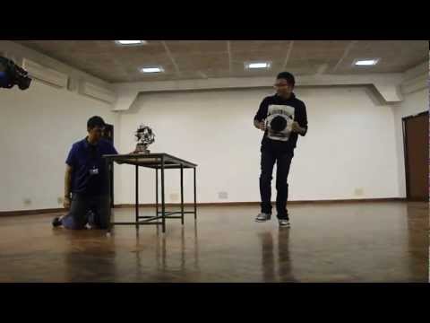 Humanoid vs Human (izac and robopop :)