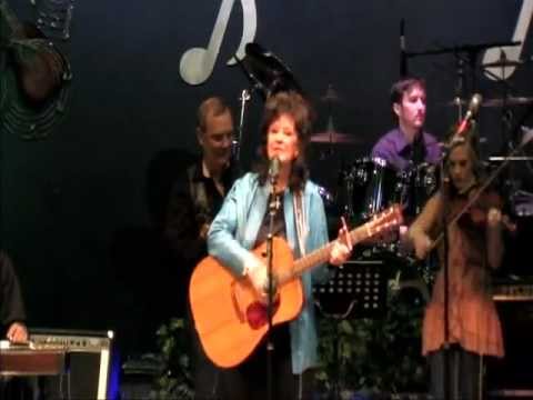 Leona Williams - Someday When Things Are Good 'Gilley's Family Opry