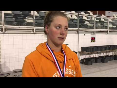 Kira Toussaint blij na 50m rugslag | Swim Cup 2017 | Zwemmen