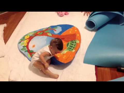 Francesca carbone inizia a gattonare