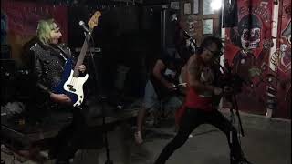 Download lagu The Babes - The Choice Is Up To You   (Live in Mexico) mp3
