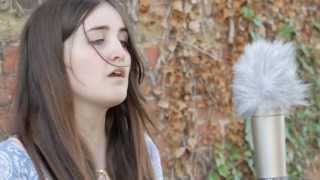 Lauren Aquilina - Irrelevant - Barn On The Farm Sessions