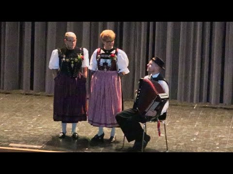 Jodelduett Christina Bucher & Romy Fallegger, Begleitung Niklaus Hess