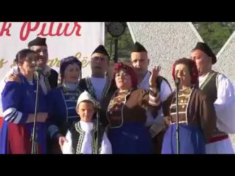 Mihal Kaçi dhe grupi "polifonik Zagoria" ku morën shfaqën vlerat kulturore në Pilur "Bejkë e Bardhë"