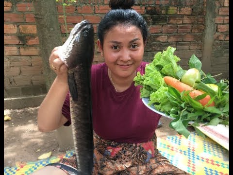 Yummy food cooking big fish with banana tree, how to grilled fish with banana tree in my village