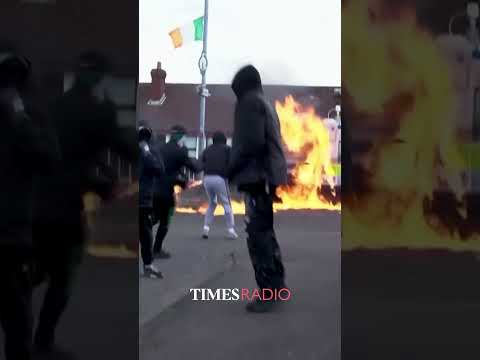 Republican dissidents throw petrol bombs at police in Londonderry