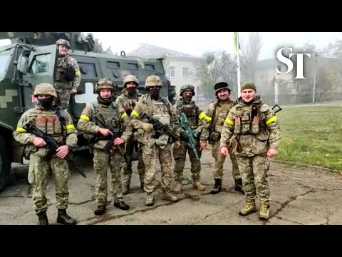 Ukrainians advance towards Kherson after Russia orders retreat