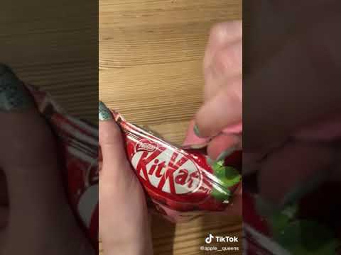 trying chocolate strawberry KitKat