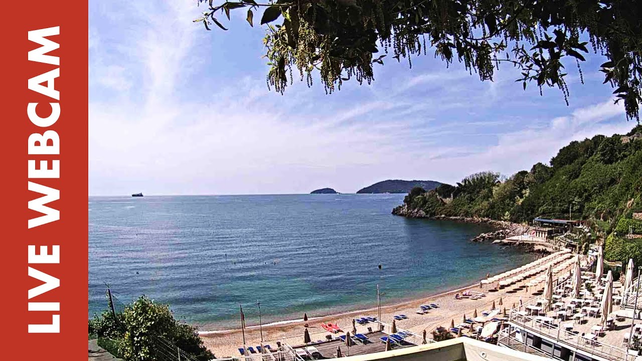 Live webcam view of Playa y bahía de Baia Blu
