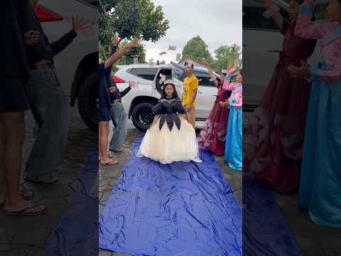 TUAN PUTRI BERTABUR UANG