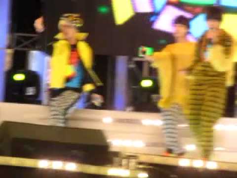 111025 busan fireworks festival - B1A4 - beautiful target (fancam)