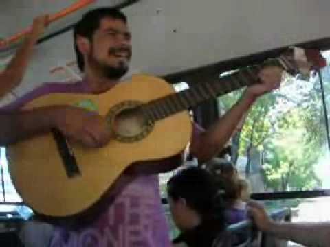 Luna Cautiva -  Matías, cantante ambulante