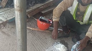 Viral Foto Kuli Bangunan Hanya Makan Nasi dengan Kuah Air Mineral