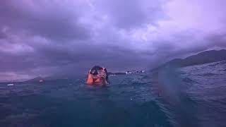 日本から来たとてもかわいい友達2人がニャチャンビーチでシュノーケリングと泥浴を楽しみました。