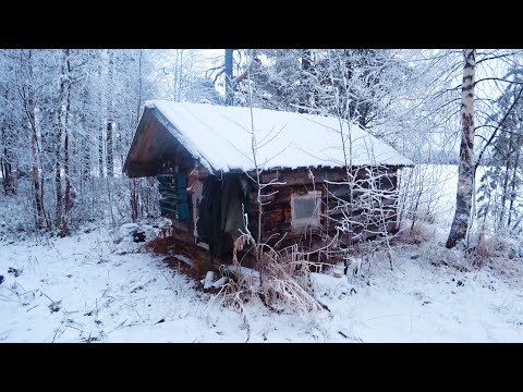Lebe alleine im Wald, netzunabhängige Hütte, habe ein verlassenes winziges Haus im Wald gefunden