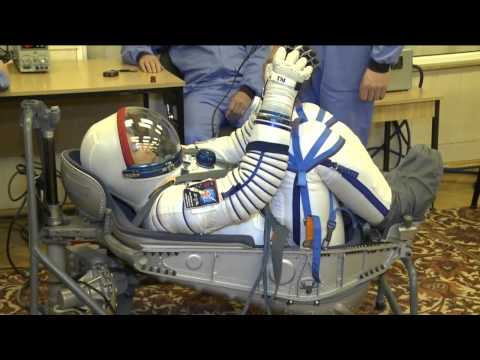 New Expedition 34 Trio Makes Final Launch Preps