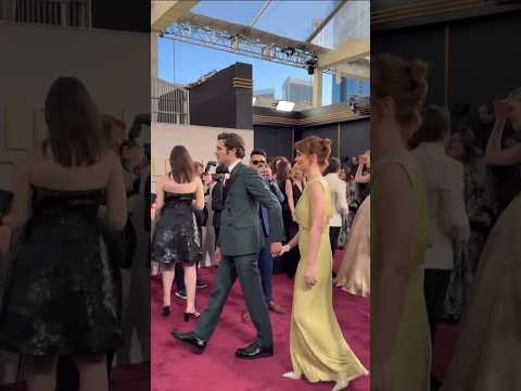 Everybody wants this: Adam Brody and Leighton Meester have arrived at the #GoldenGlobes #tinafey