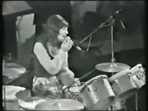 Carpenters - Bacharach Medley Live Part 1