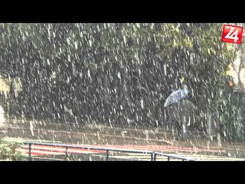 Jarné počasie prekvapilo. V Rožňave husto snežilo počas celého dňa